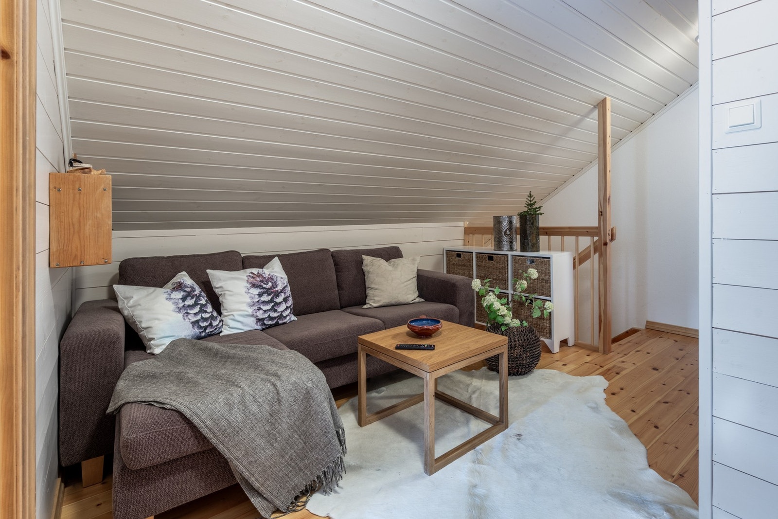 Loftsetasjen er innredet med loftstue/tv-stue og 2 soverom pluss bad. Galleribilde