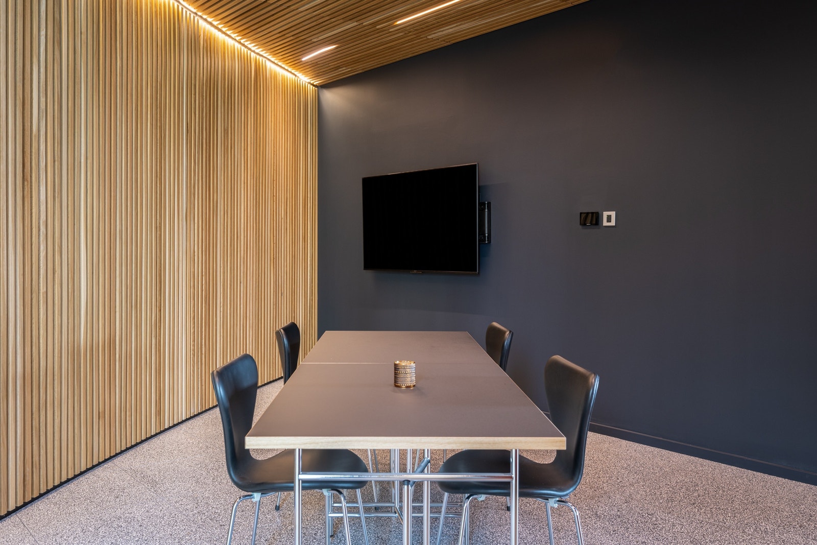 Felles møterom i kantinearealene for styre- eller lunsjmøter Galleribilde