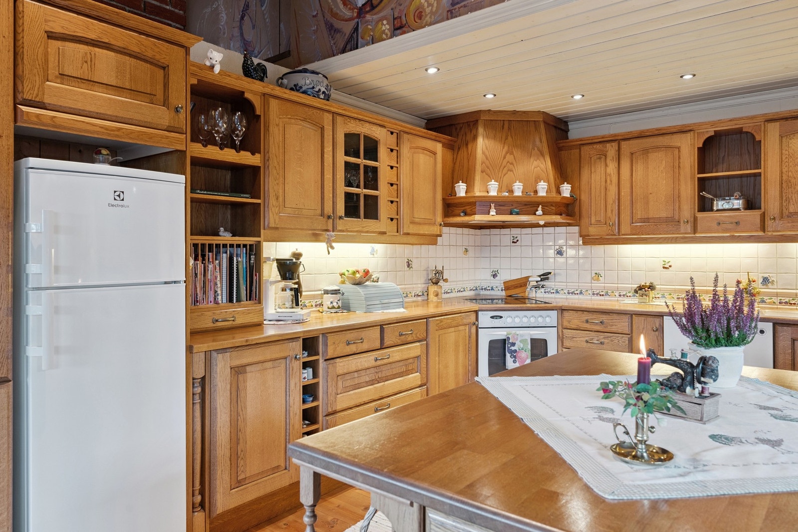 Fliser mellom over- og underskap. Galleribilde