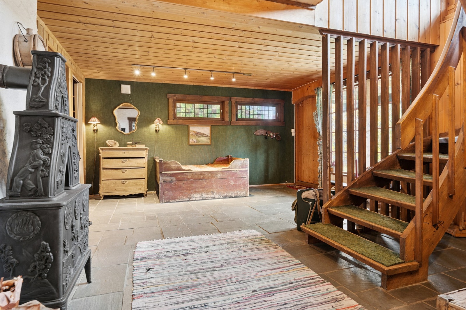 Romslig entré med mange muligheter. Galleribilde