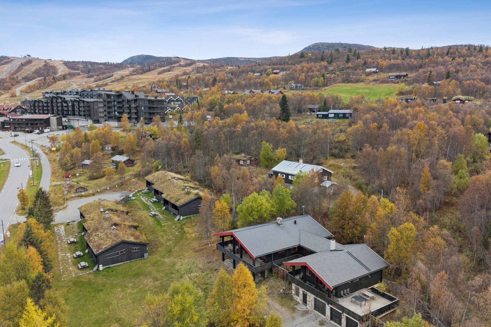 Nærområdet består av fritids- og boligbebyggelse. Galleribilde