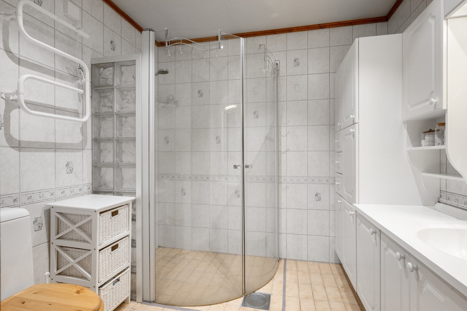 Det er totalt tre bad i boligen. Galleribilde