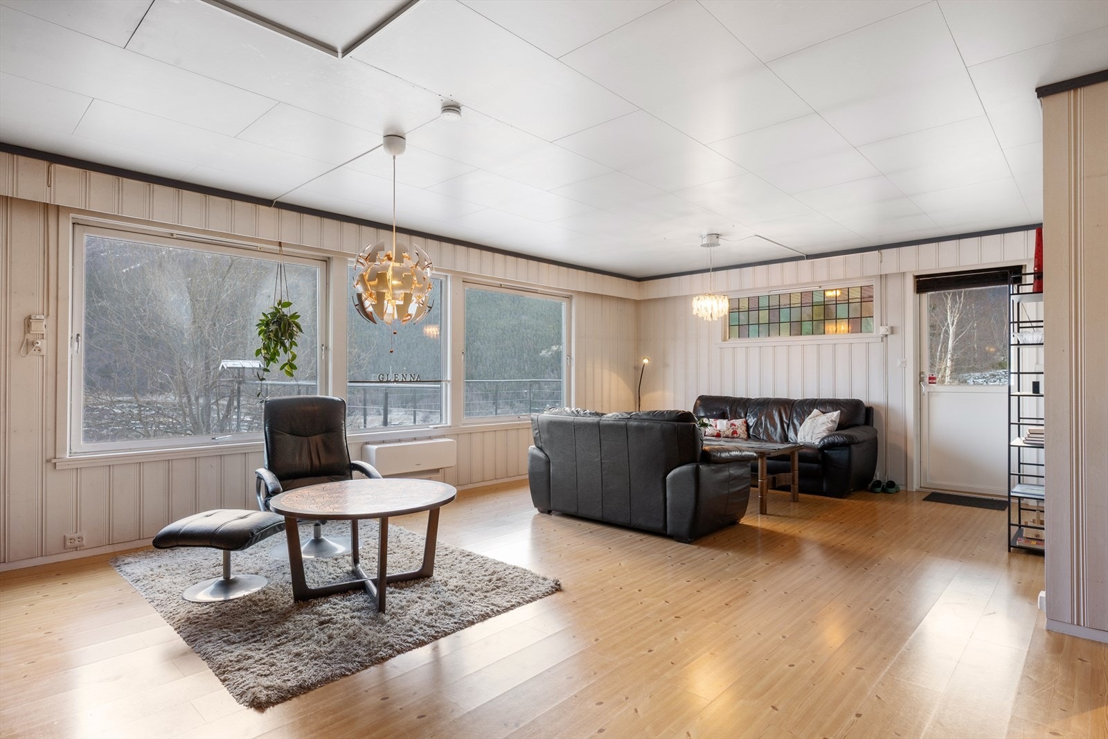 Fra stuen har man utgang til terrassen. Galleribilde