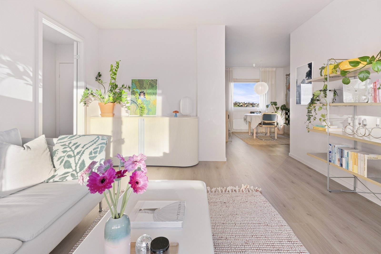 God veggplass for reoler, kommoder og mer Galleribilde