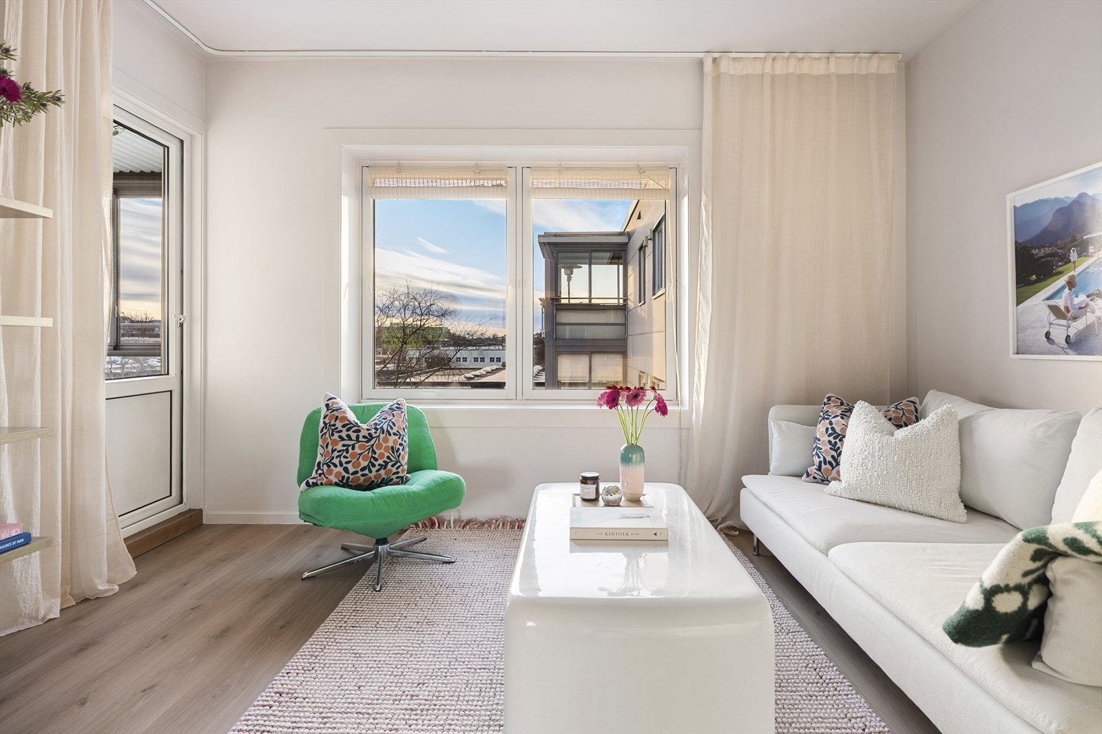 Stuen gir god plass til møblering Galleribilde