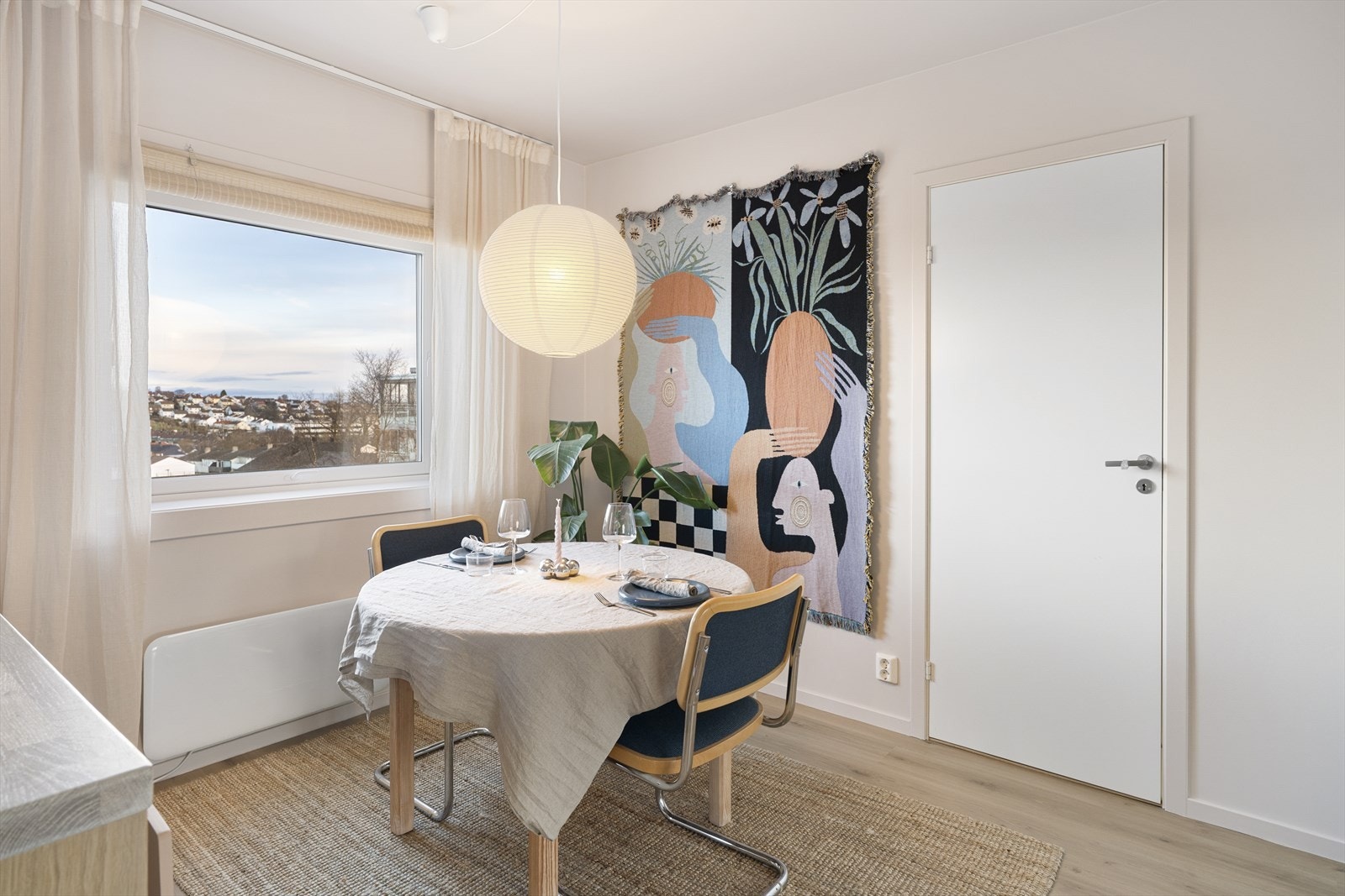 Hyggelig spiseplass også med flott utsikt Galleribilde