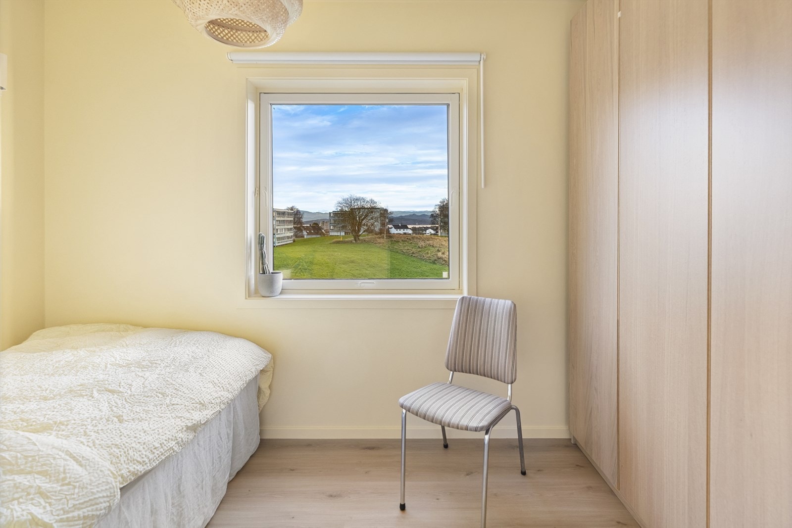 Soverom 2 også med praktisk garderobeløsning Galleribilde