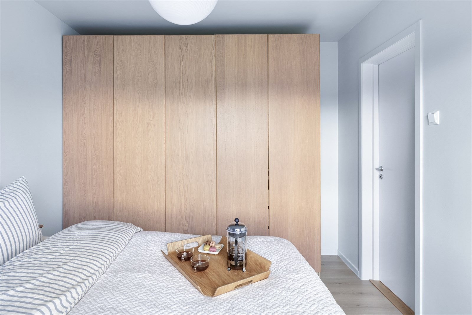 Hovedsoverom med god garderobeløsning Galleribilde