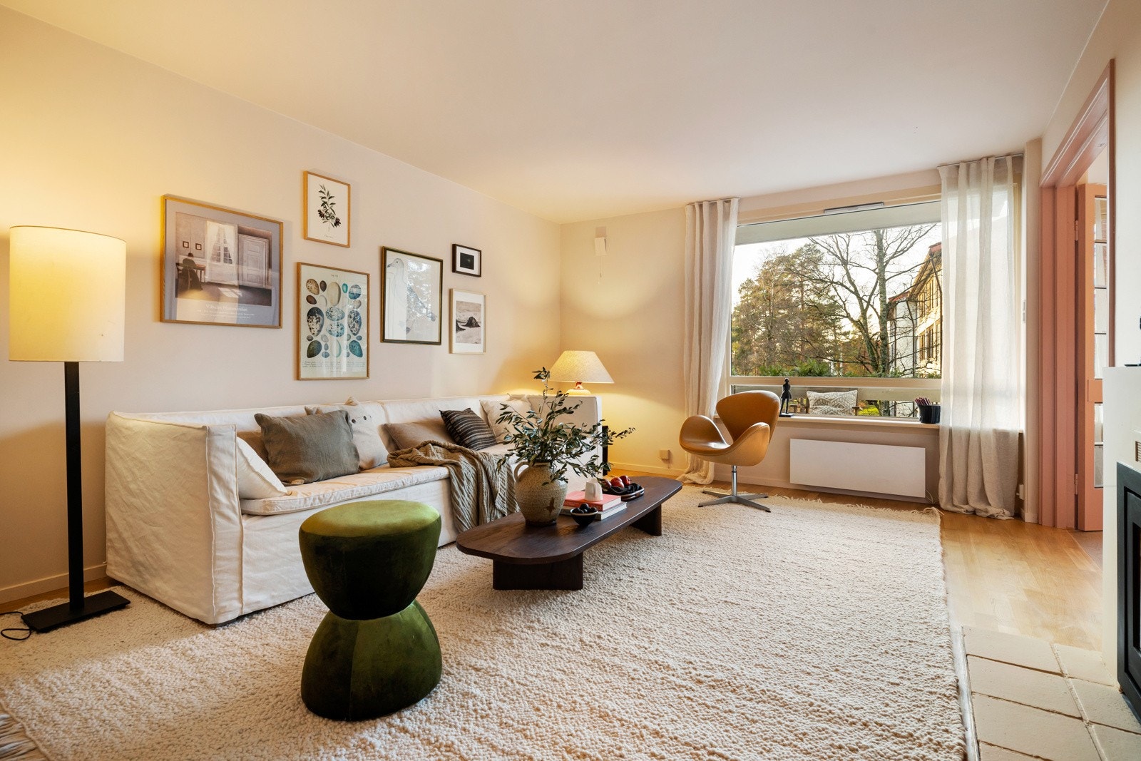 Velkommen til Fjordveien 79 på Nedre Høvik - Presentert av Jørgen Ek v/ PrivatMegleren Dyve & Partnere. Galleribilde