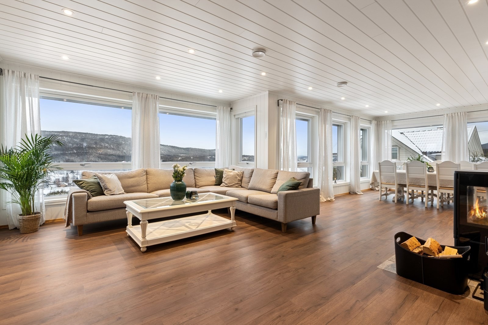 Boligen egner seg ypperlig for familier med ønske om god plass og mulighet for å spe på inntektene eller som generasjonsdel. Galleribilde