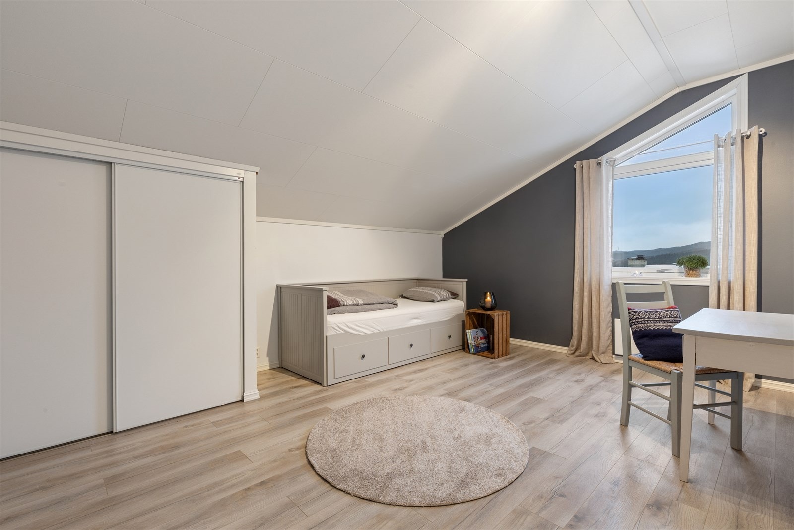 Ellers har rommene god plass til seng og andre småmøbler. Galleribilde