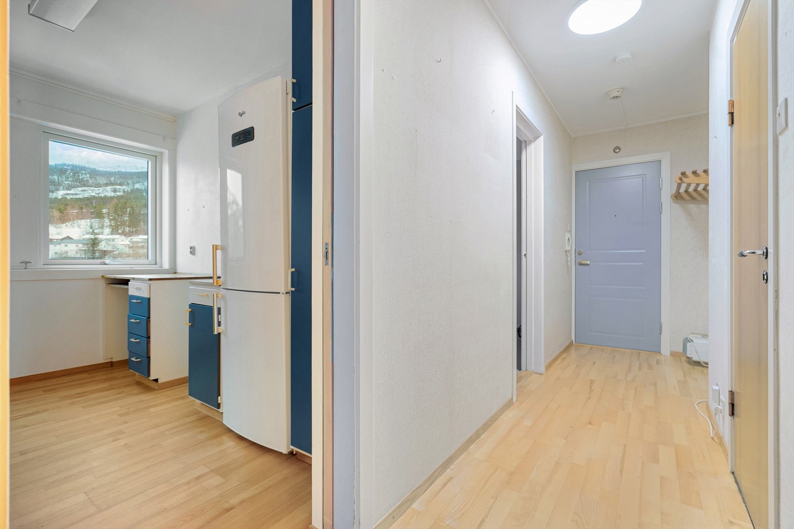 Lys gang med adkomst til øvrige rom i leiligheten Galleribilde