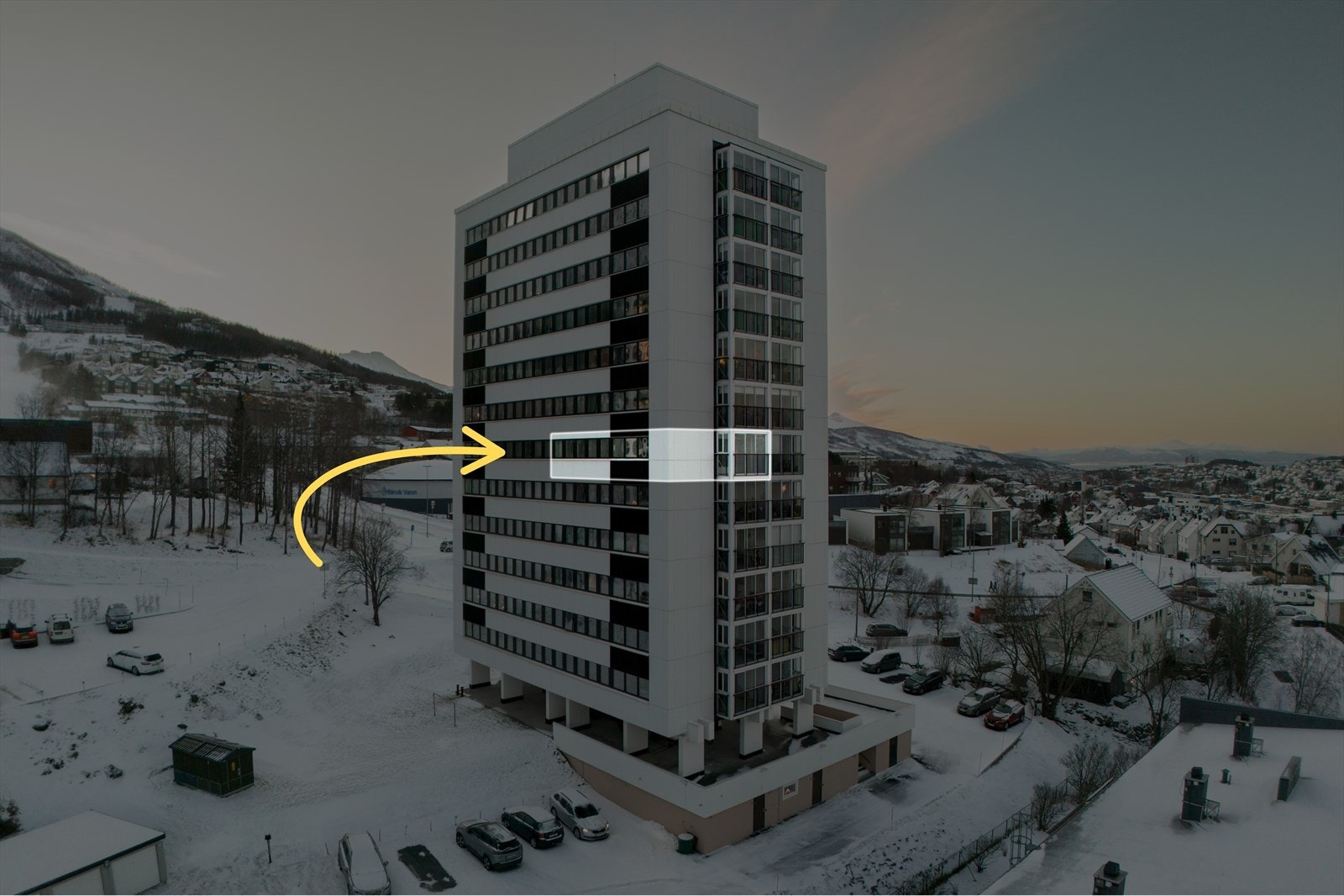 Boligbygg med flott utsikt og sentral beliggenhet, leiligheten ligger i byggets 6. etasje Galleribilde