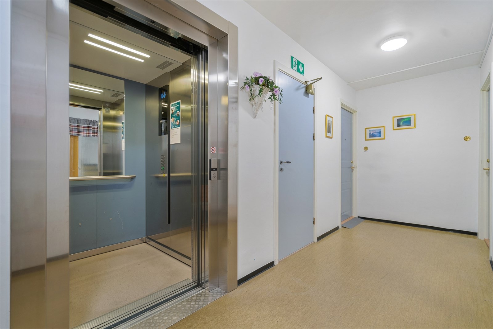 Heis i bygget gjør leiligheten lett tilgjengelig for alle Galleribilde