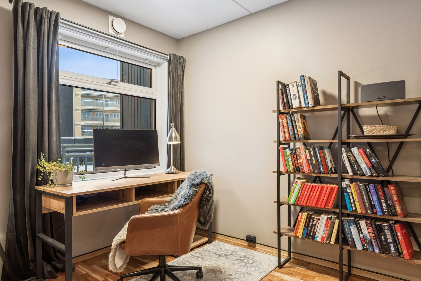 Med leilighetens planløsning, får du rom til eget hjemmekontor! Galleribilde