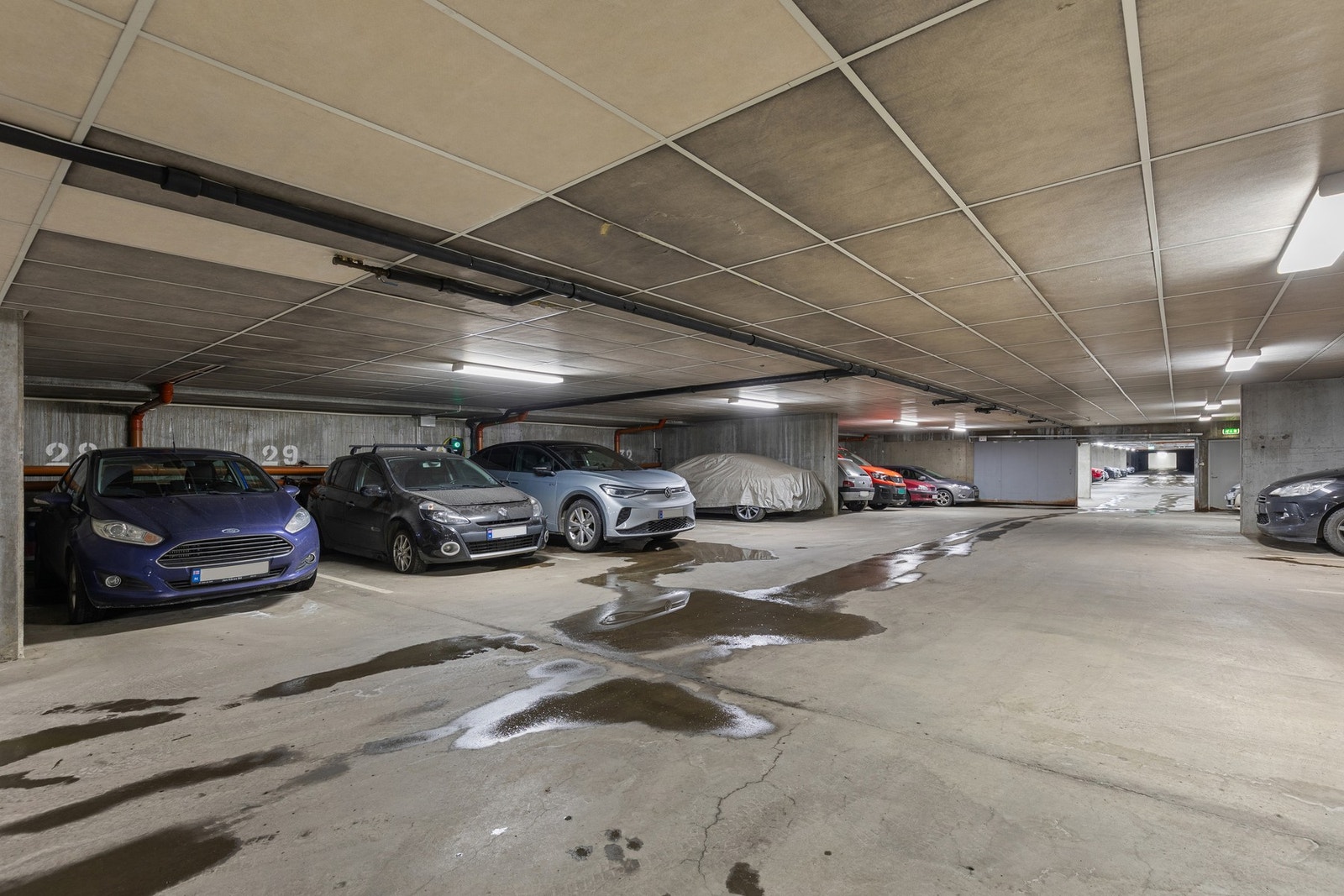 I tillegg disponerer boligen en biloppstillingsplass i felles parkeringskjeller, utstyrt med lader for elbil. Galleribilde