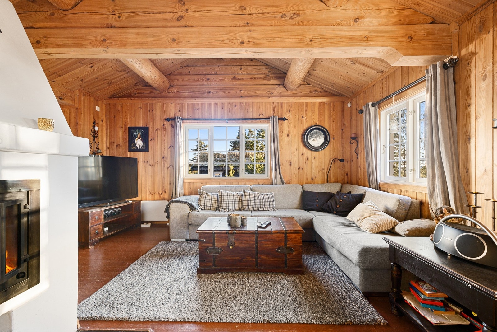 Stuen har god plass til sofagruppe og sitteplasser. Galleribilde