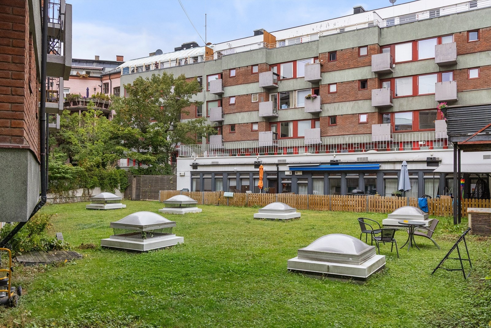 Flott bakgård som innbyr til hygge og utendørsliv i sommermånedene. Galleribilde