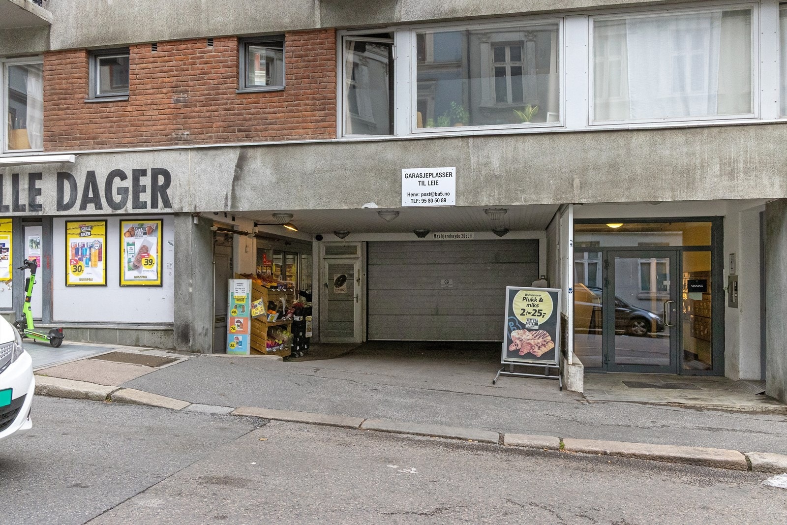 Mulighet for leie av parkeringsplass i naboblokk. Galleribilde