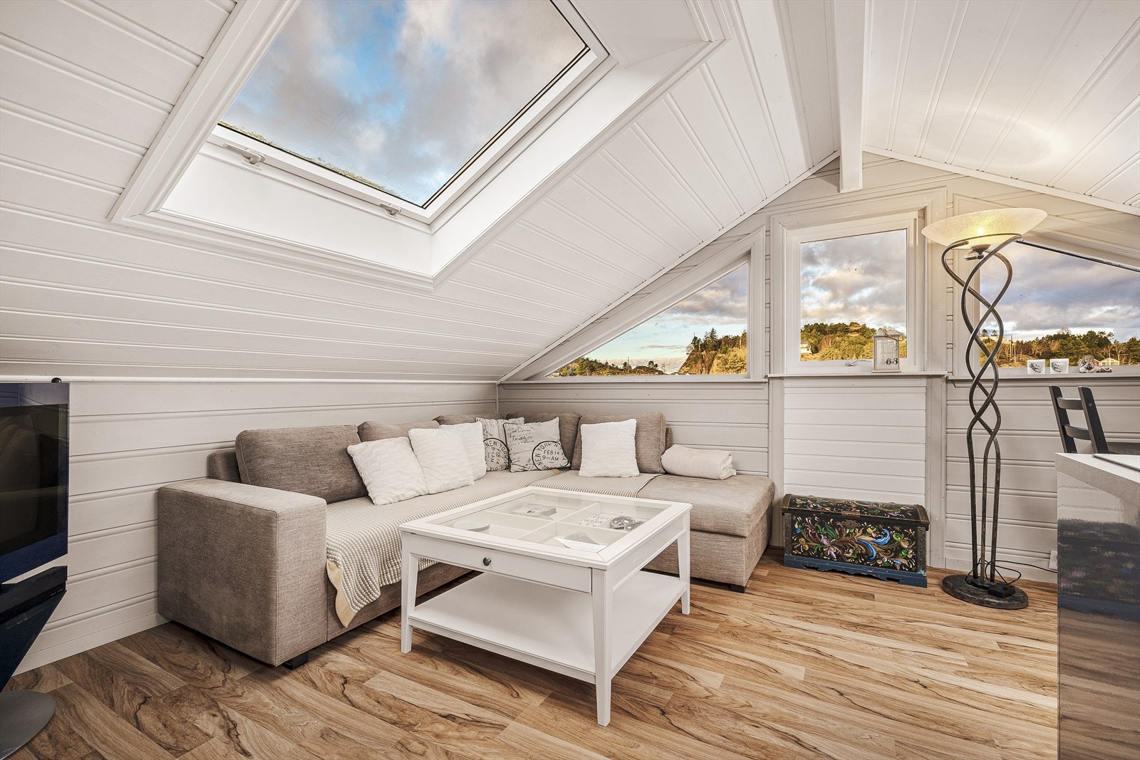 Plass til sofagruppe og spisebord Galleribilde