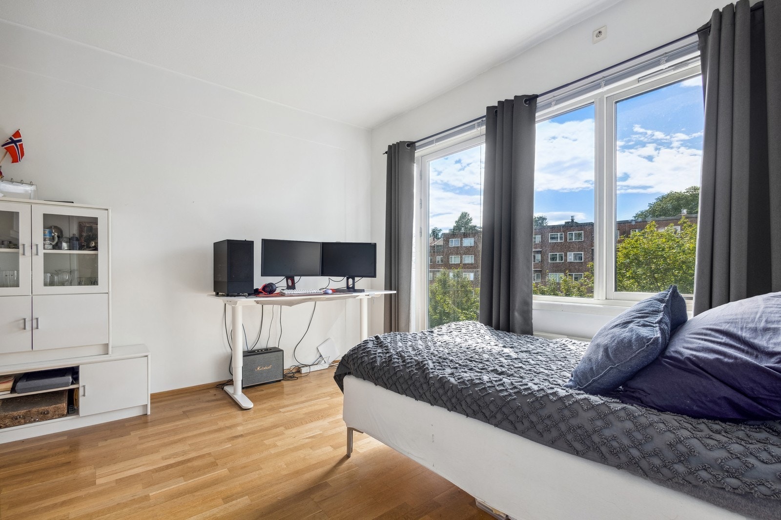 TV benk og skap medfølger Galleribilde