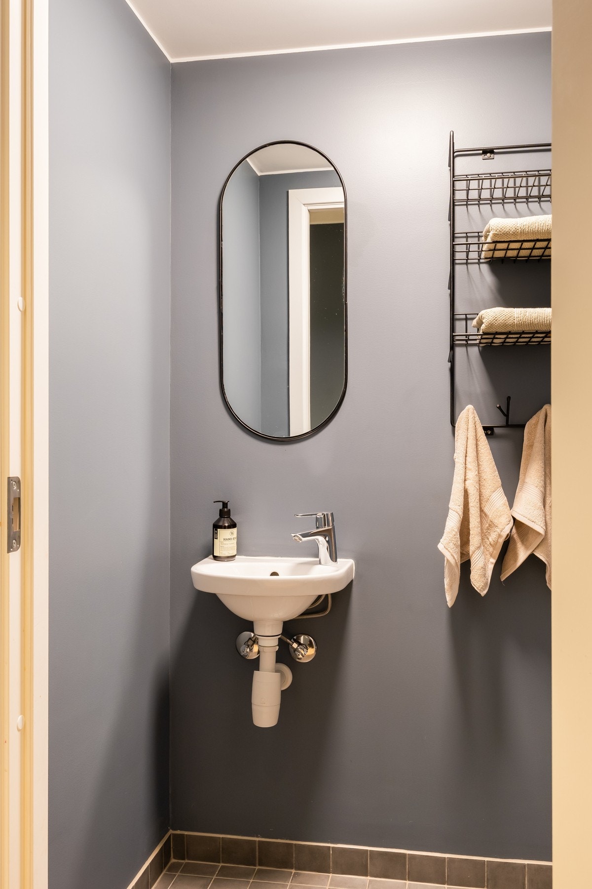 Praktisk i forhold til både gjester og for familien på hektiske morgenkvister Galleribilde