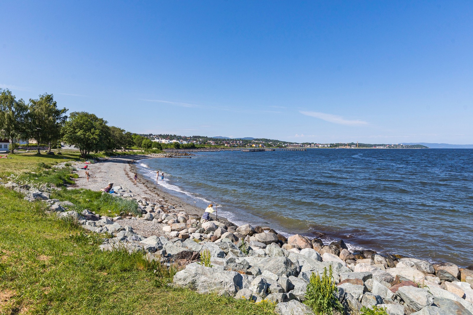 Bilde fra sommeren 2025 - Gangavstand til flere badeplasser ved fjorden Galleribilde