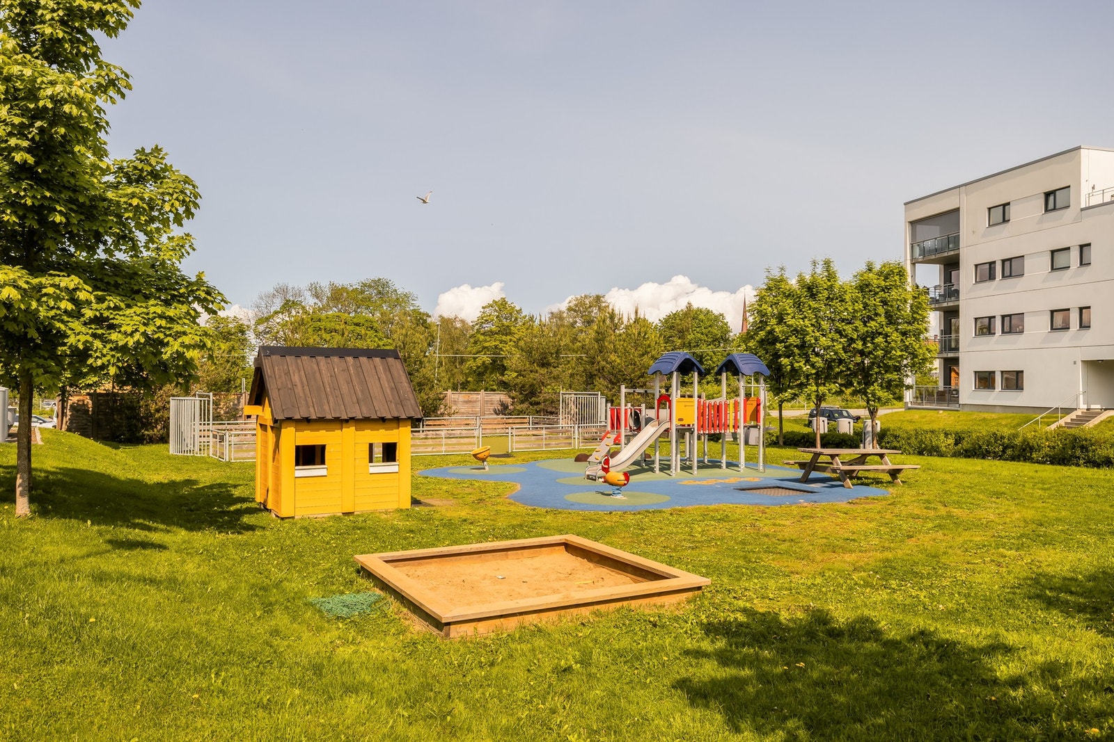 Bilde fra sommer 2025 - Flott for ungene rett utenfor døra Galleribilde