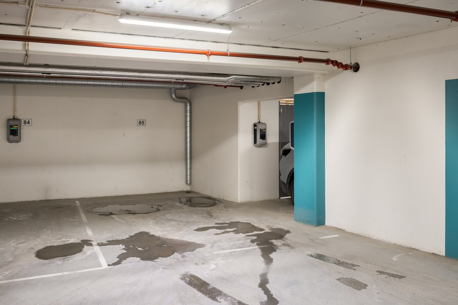 Det følger med fast og romslig parkeringsplass i oppvarmet p-kjeller. Galleribilde