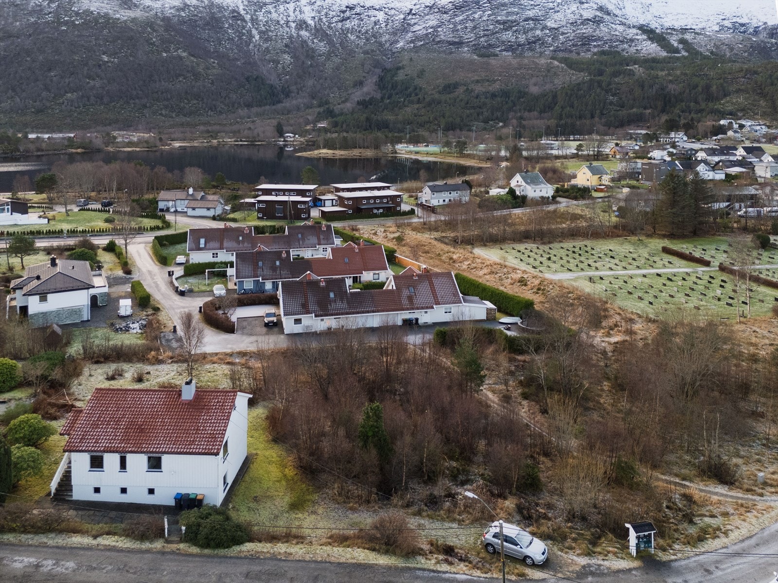 Tomten er på ca. 1 302,4 m². Galleribilde