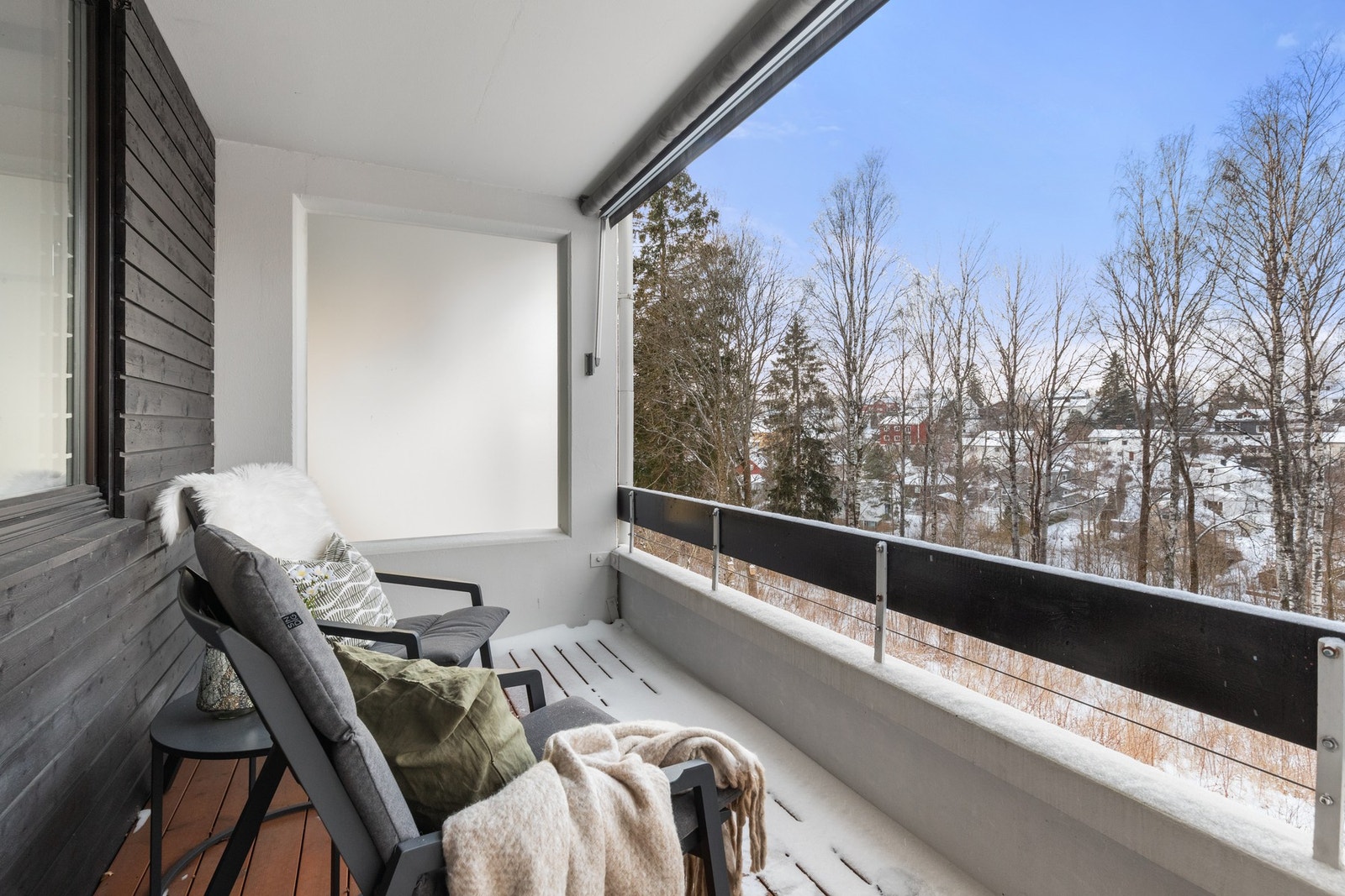 Denne verandaen er perfekt til både hverdagsliv og sosiale sammenkomster. Galleribilde