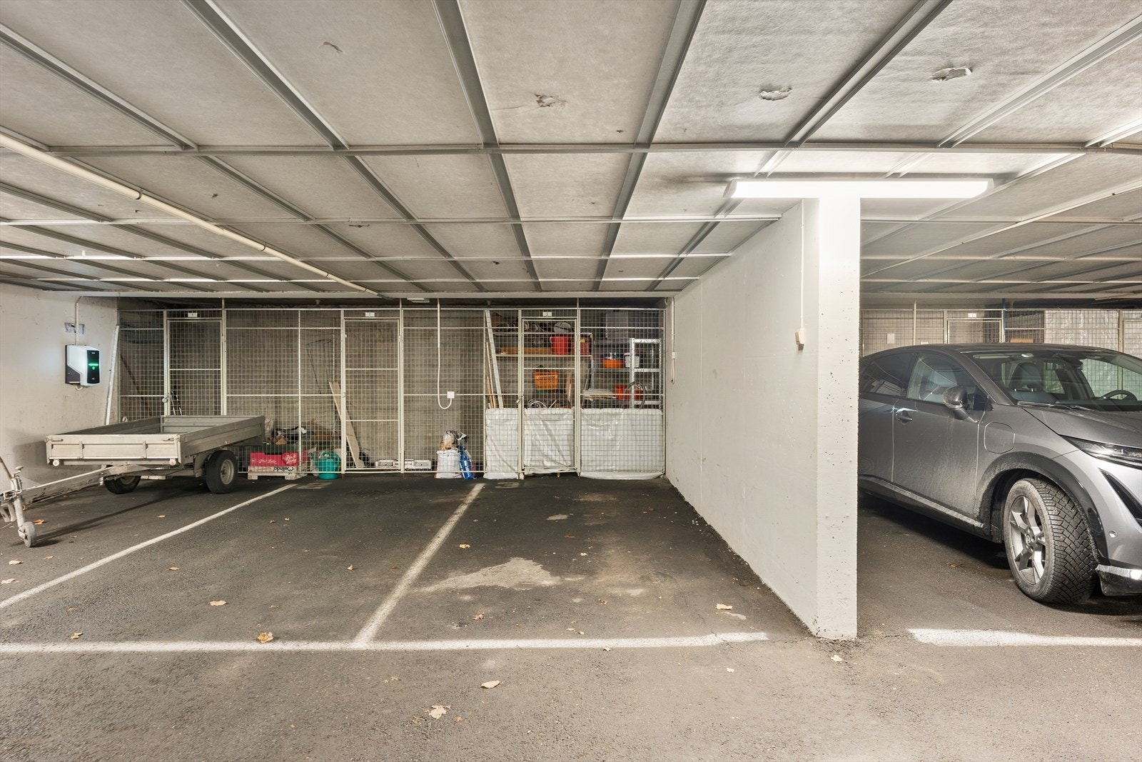 Garasjeplass og tilhørende bod. Opplegg for el-billader. Galleribilde