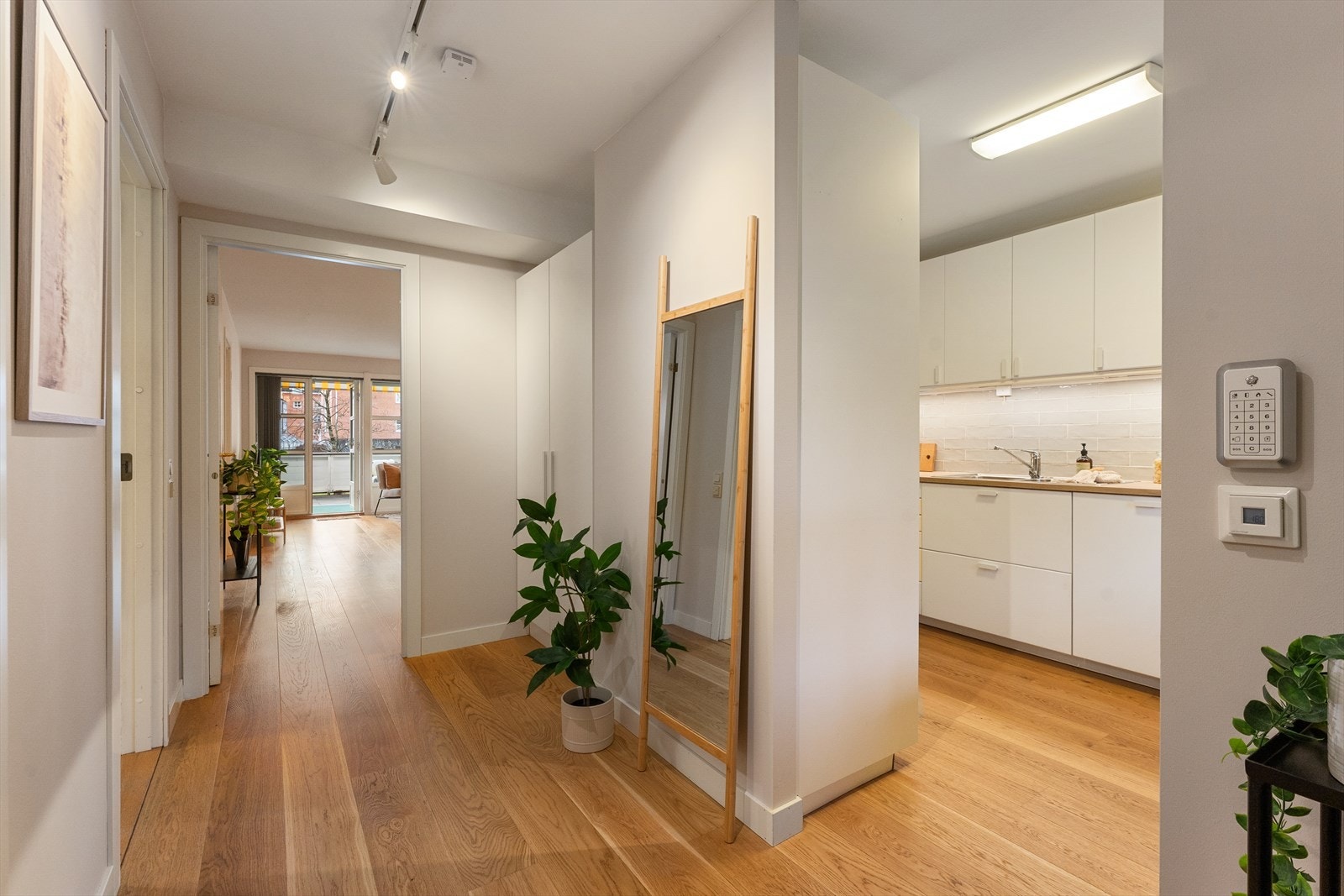 Leiligheten har en praktisk planløsning, og fra entréen er det enkel adkomst til resten av boligen. Galleribilde