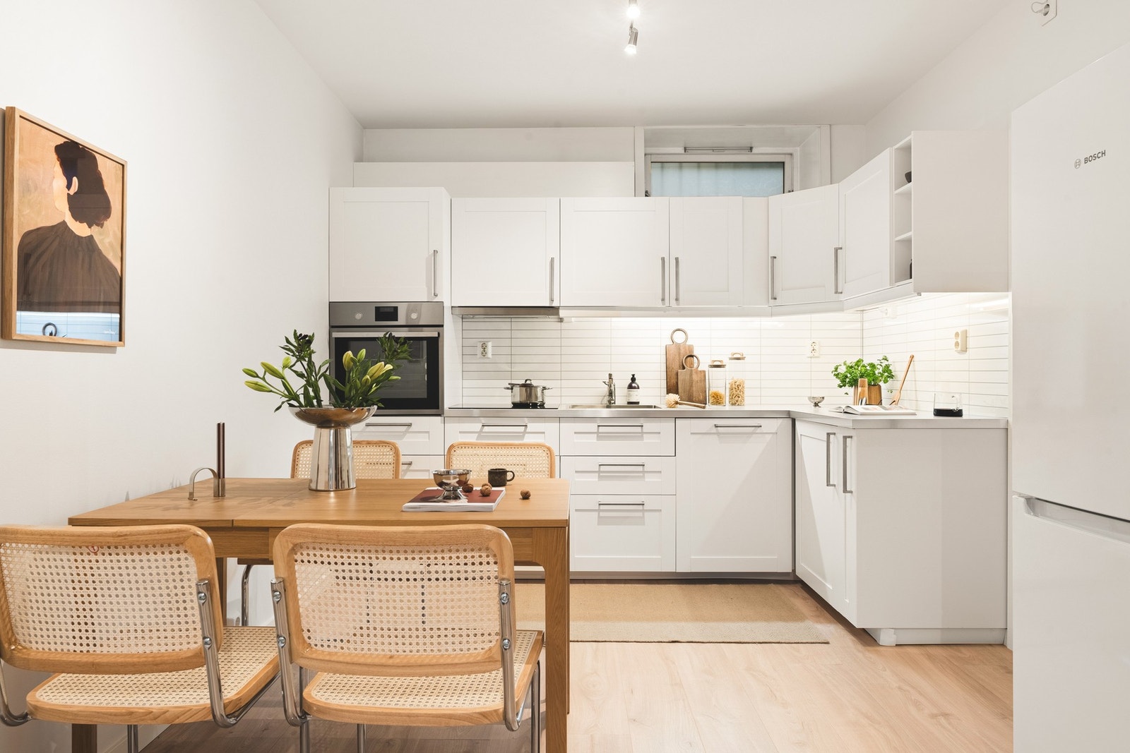 Her får du en gjennomtenkt og funksjonell planløsning med åpen stue- kjøkkenløsning. Galleribilde