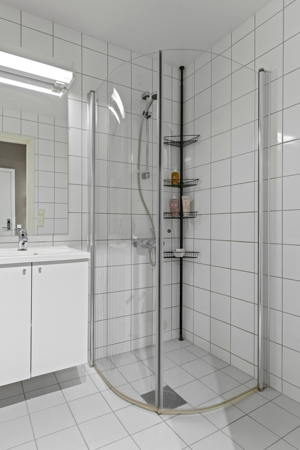 På badet er det mekanisk avtrekk Galleribilde