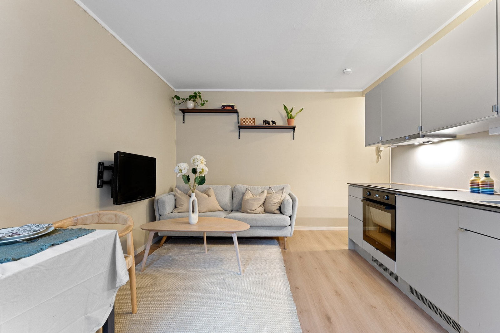 Overflatene er malt i en behagelig overflate. Galleribilde