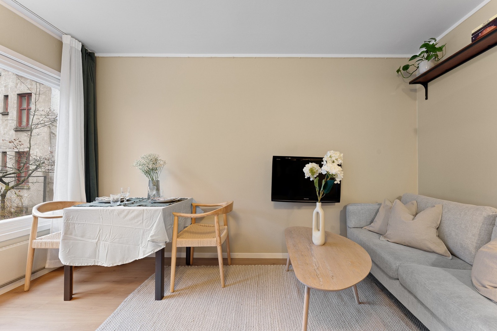 Stuen har plass til å innrede i flere soner. Galleribilde