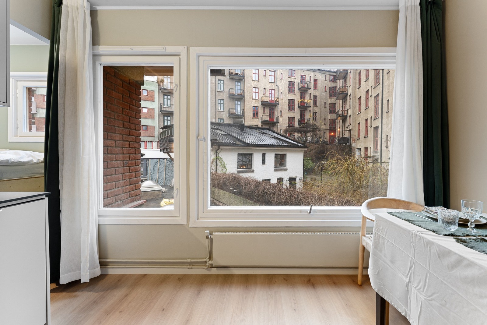 Det er rikelig med naturlig lysinnslipp. Galleribilde