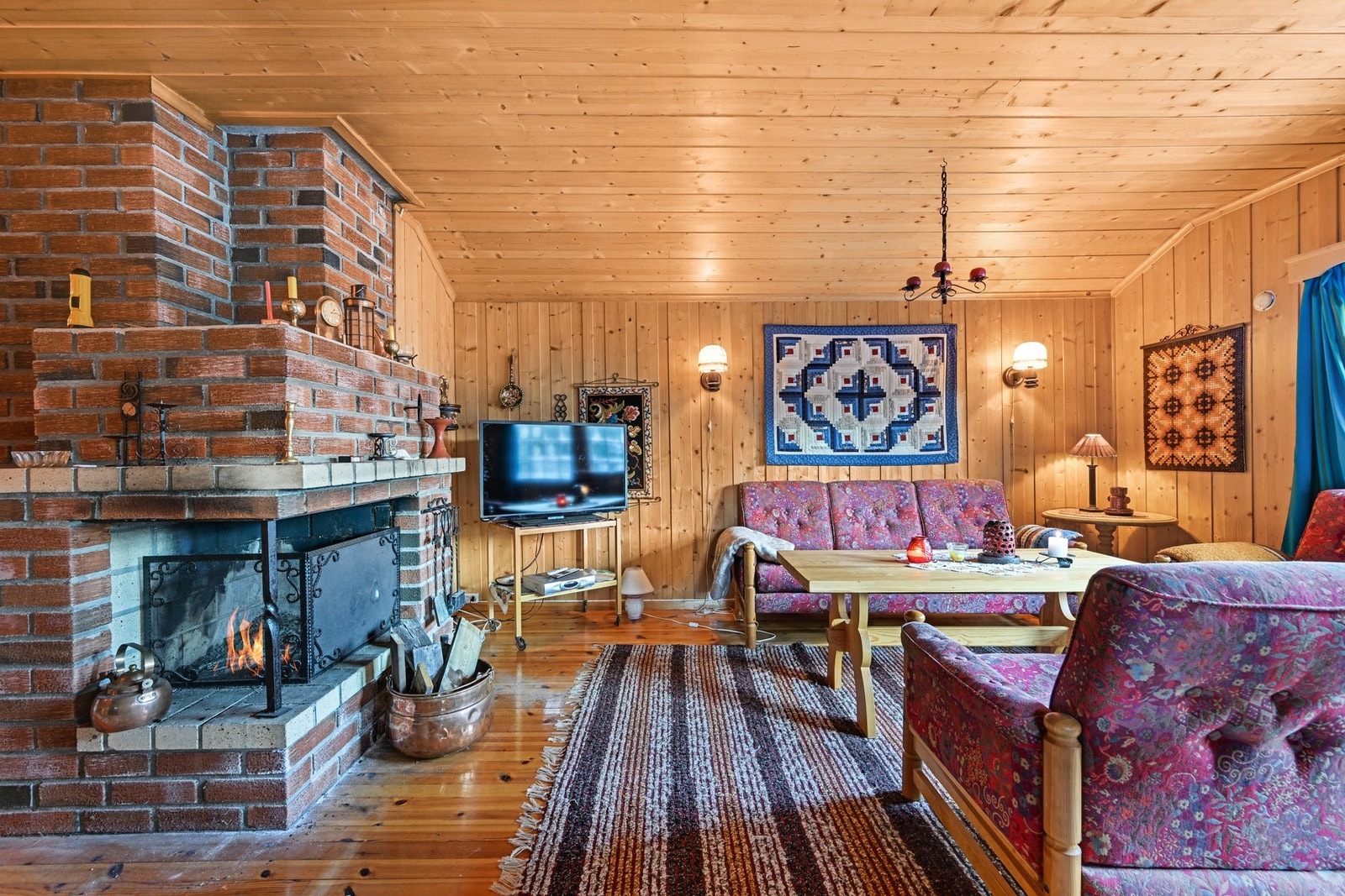 Alt som er i hytta på vising medfølger salget Galleribilde