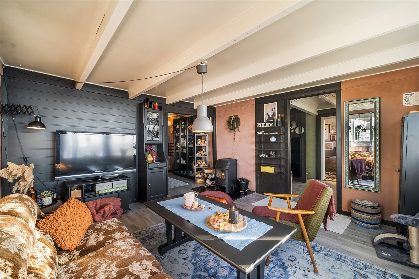 Vedovn i stua gir godt med varme på kalde dager. Galleribilde