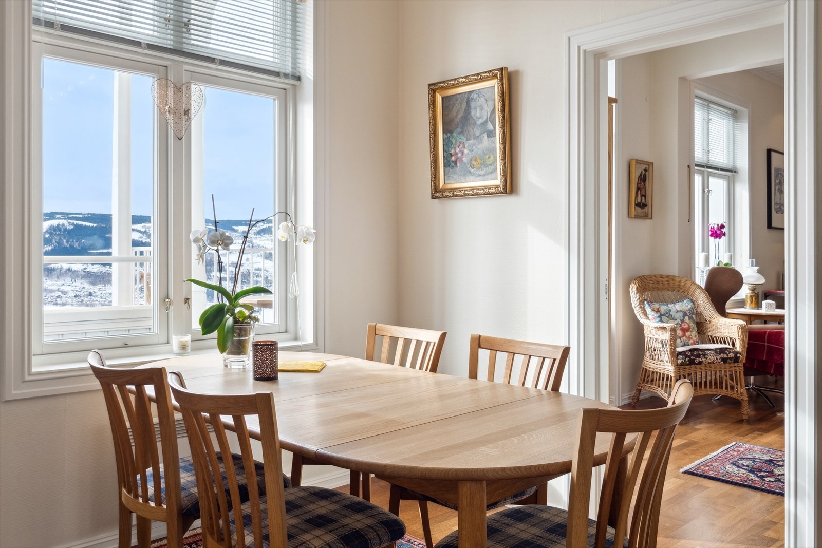 Her kan du nyte et godt måltid og en flott utsikt. Galleribilde