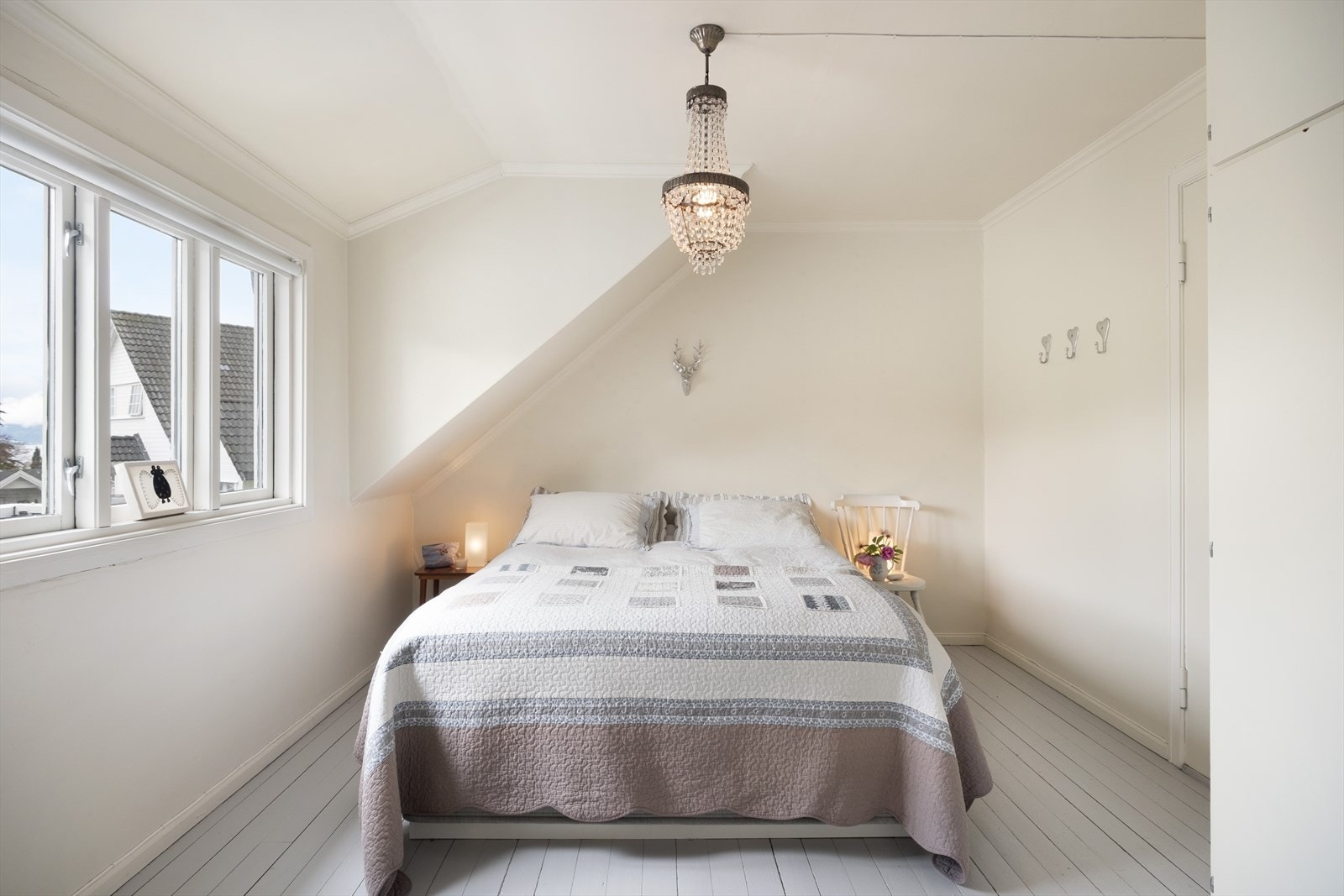 Loftet inneheld 3 lune og fine soverom av god storleik. Soverom 1. Galleribilde