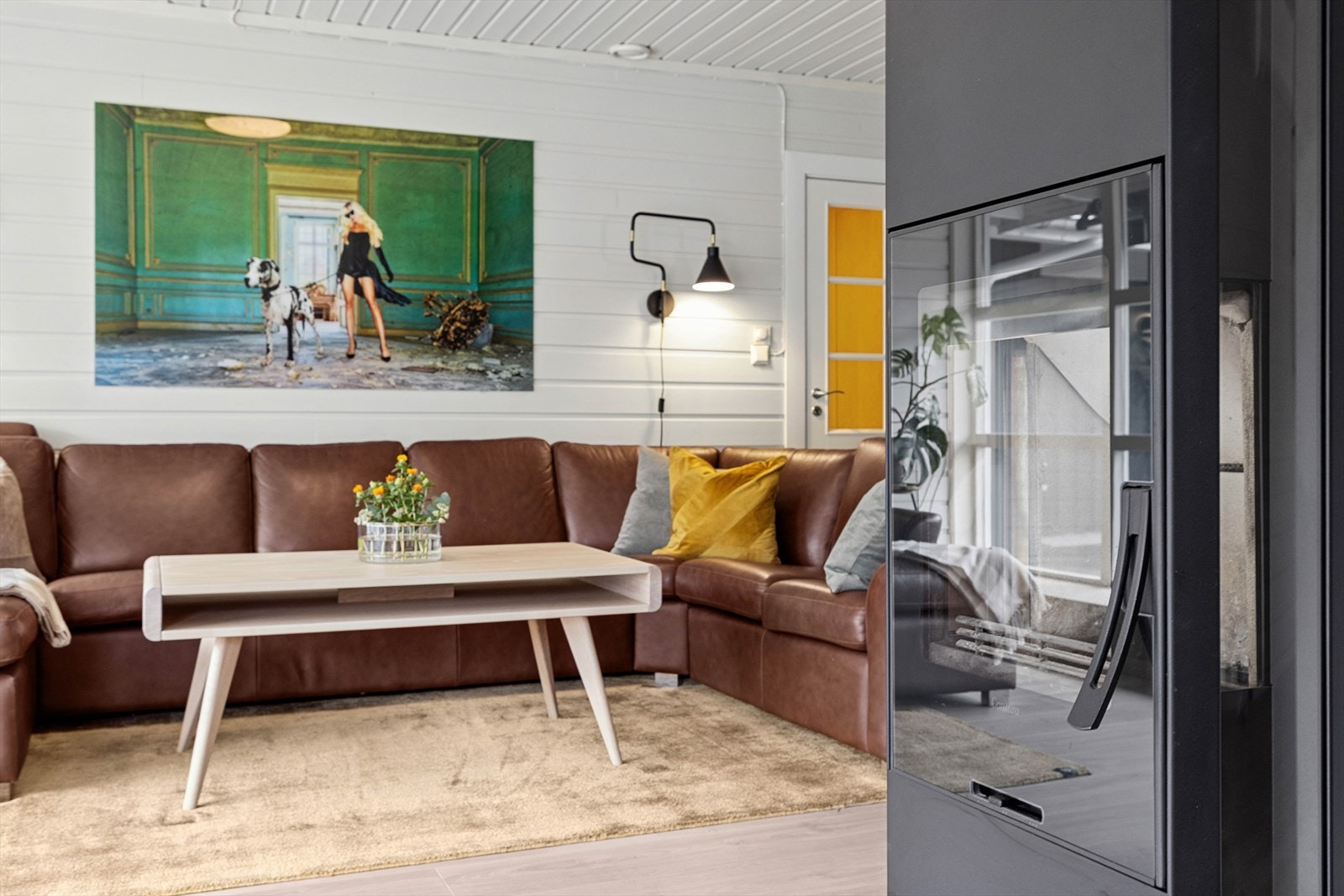 Den lekre peisovnene bidrar til å varme opp både rom og stemning. Galleribilde