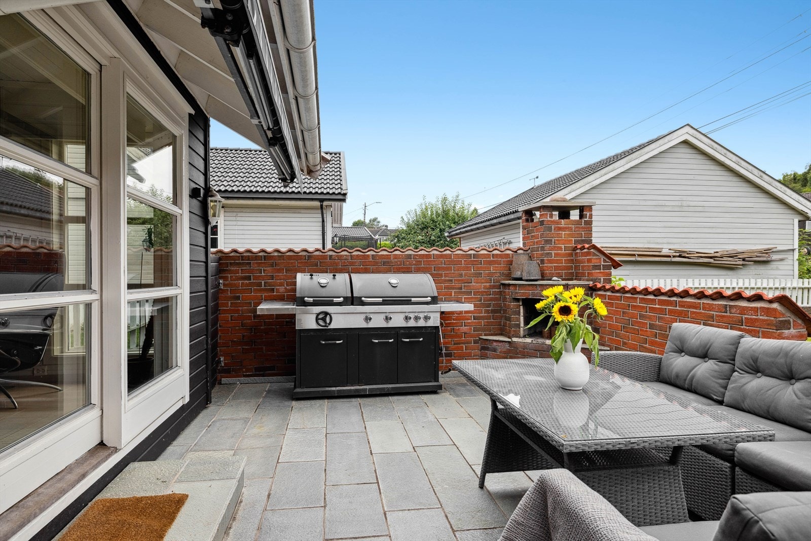 Her er det rikelig med plass for utemøblement, grill og annet en måtte ønske. Galleribilde