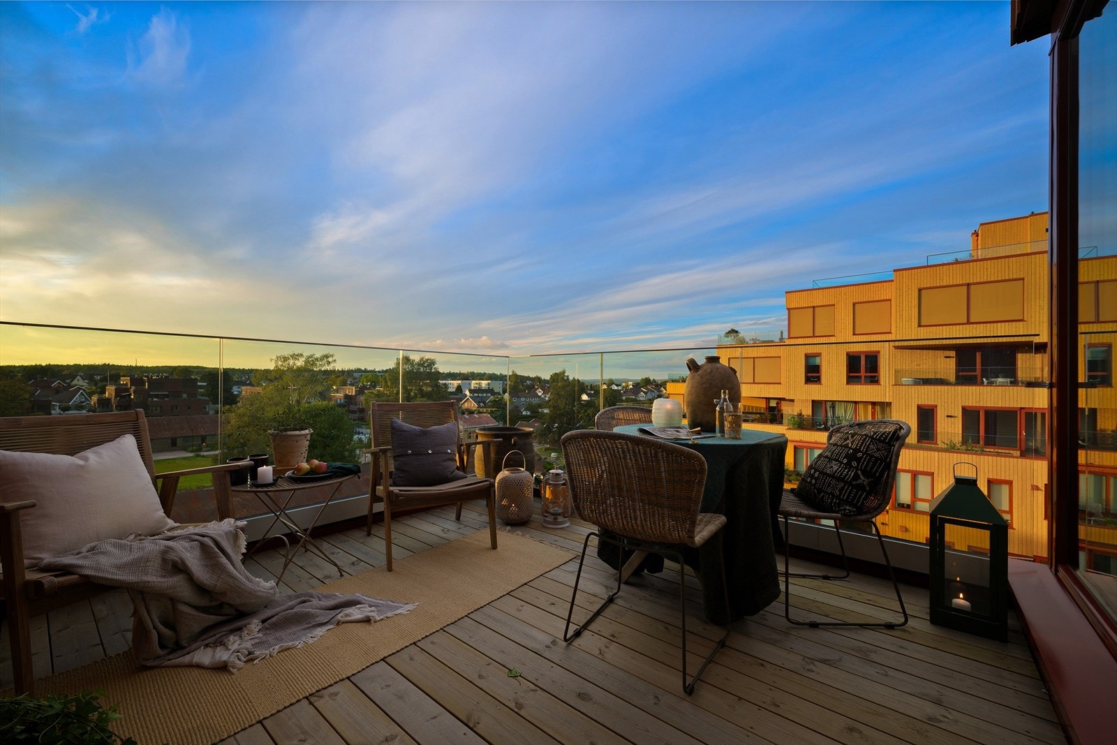 Terrasse på ca. 10 kvm med utgang fra stue. Galleribilde