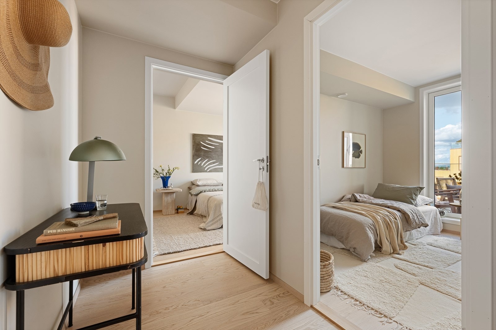 Flott 1-stavs eikeparkett på gulv. Galleribilde