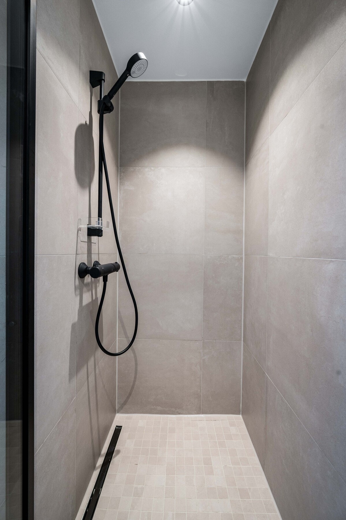 Romslig dusjnisje. Galleribilde