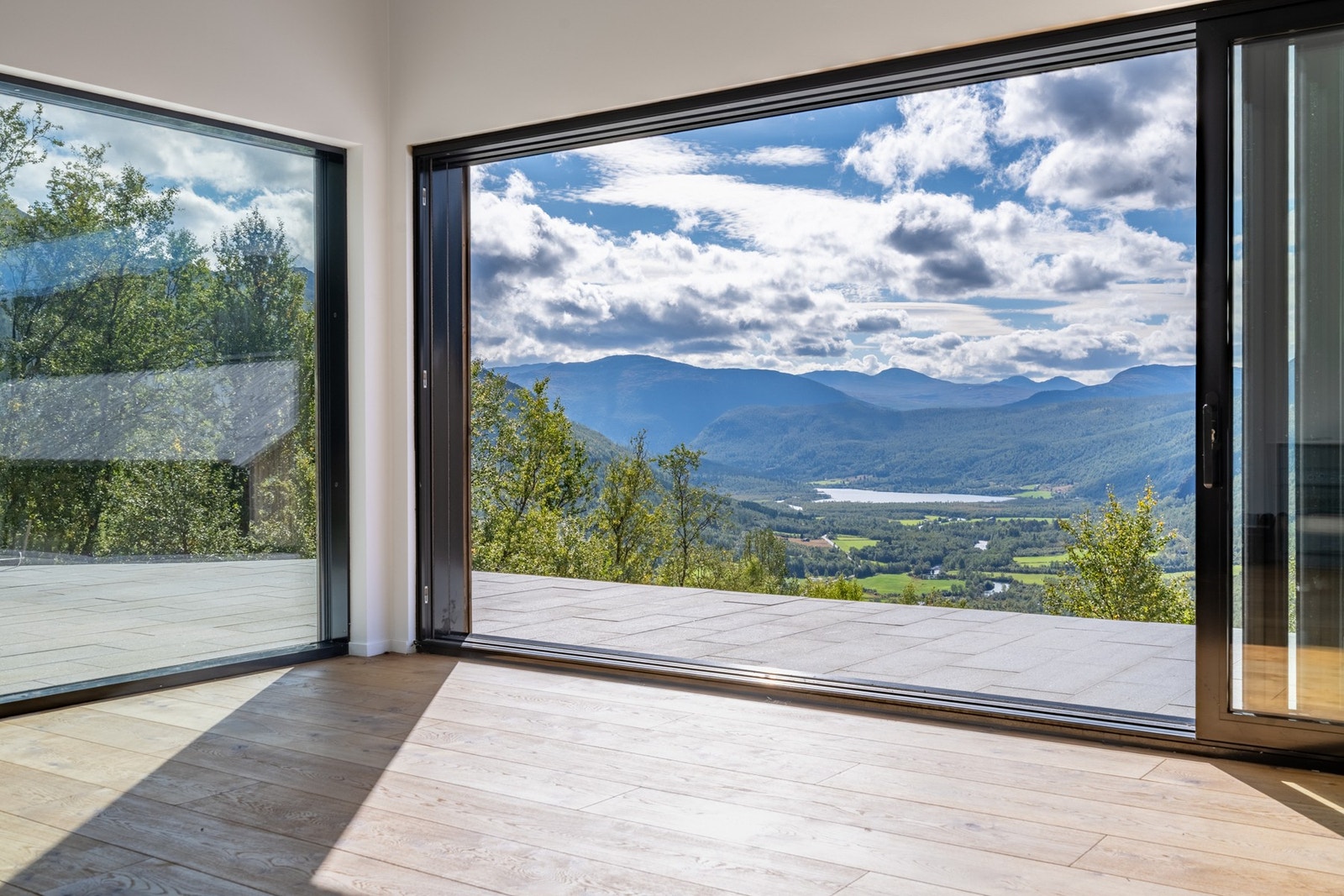 Hytta og utsikten bør oppleves! Galleribilde