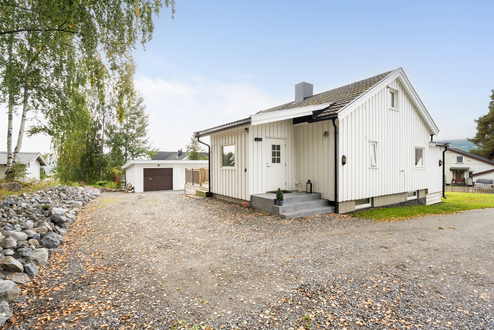 Her bor du i et barnevennlig og naturskjønt område med kort vei til skole, turterreng, badeplasser og fritidstilbud. Galleribilde