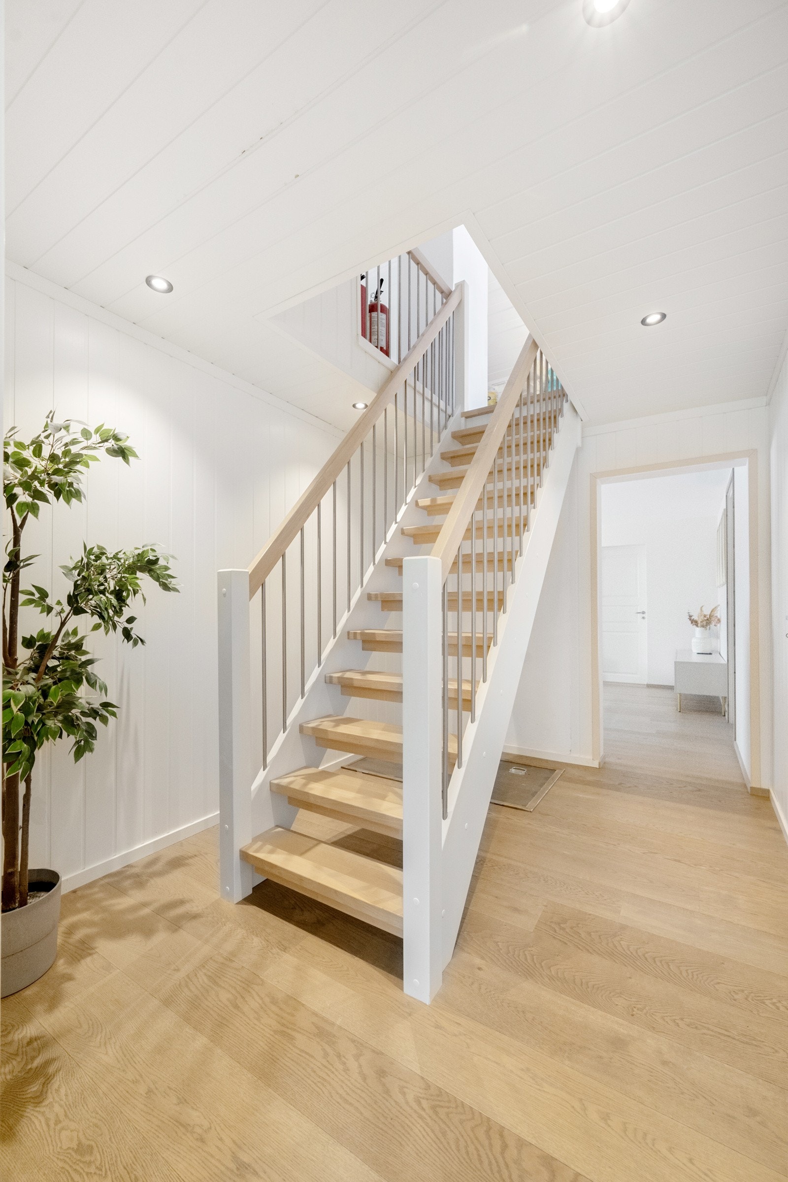 Du ønskes velkommen inn i en lys og innbydende gang, tilbygget i 2020. Galleribilde